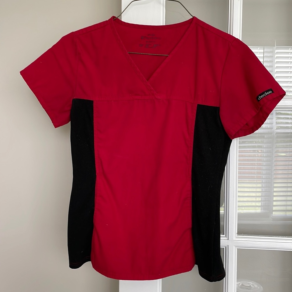 Cherokee flexibles scrub top